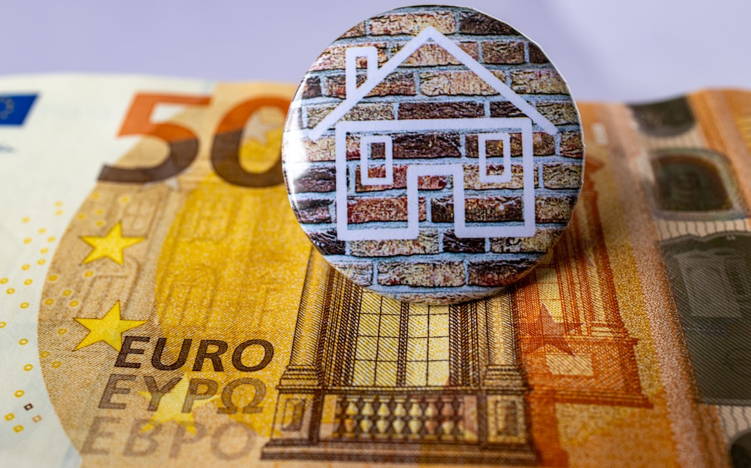 Familia planificando finanzas
